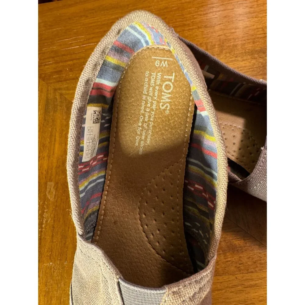 Toms these shoes